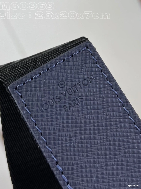 LOUIS PM DISTRICT VUITTON 0311